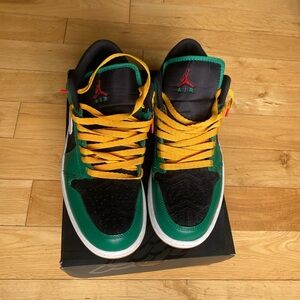 Nike Air Jordan 1 Low SE Holiday Special Size 9.5 Mens DQ8422 300